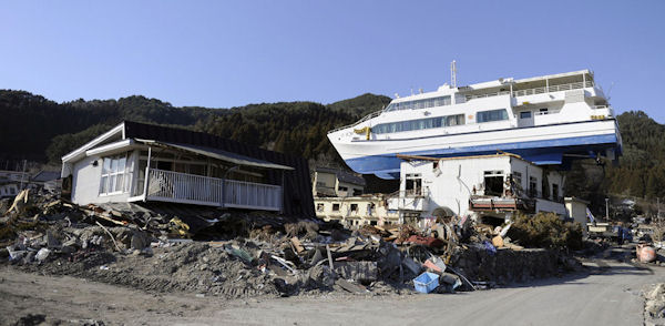 https://www.dailymail.co.uk/news/article-2391873/Stranded-fishing-boat-symbol-Japans-tsunami-swept-inland-finally-destroyed-years-disaster.html